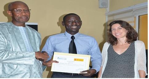 Le ministre Samba SY remet les attestations aux participants